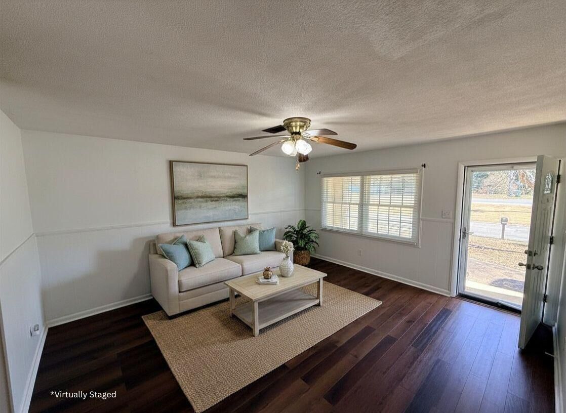 Property Photo:  1008 S Palm Boulevard  FL 32578 