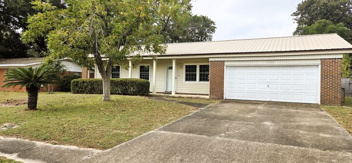 1008 S Palm Boulevard  Niceville FL 32578 photo