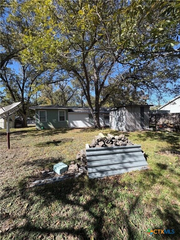 Property Photo:  878 E Torrey Street  TX 78130 