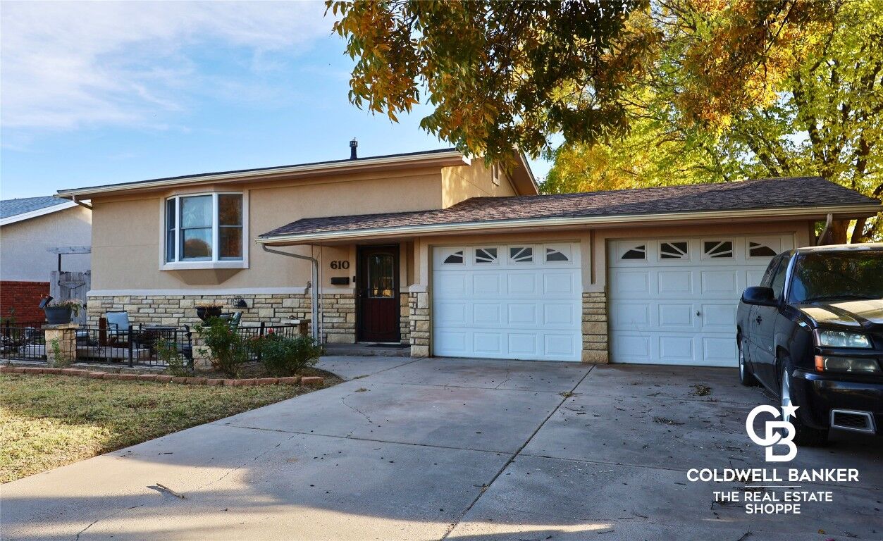 Property Photo:  610 E Price Street  KS 67846 