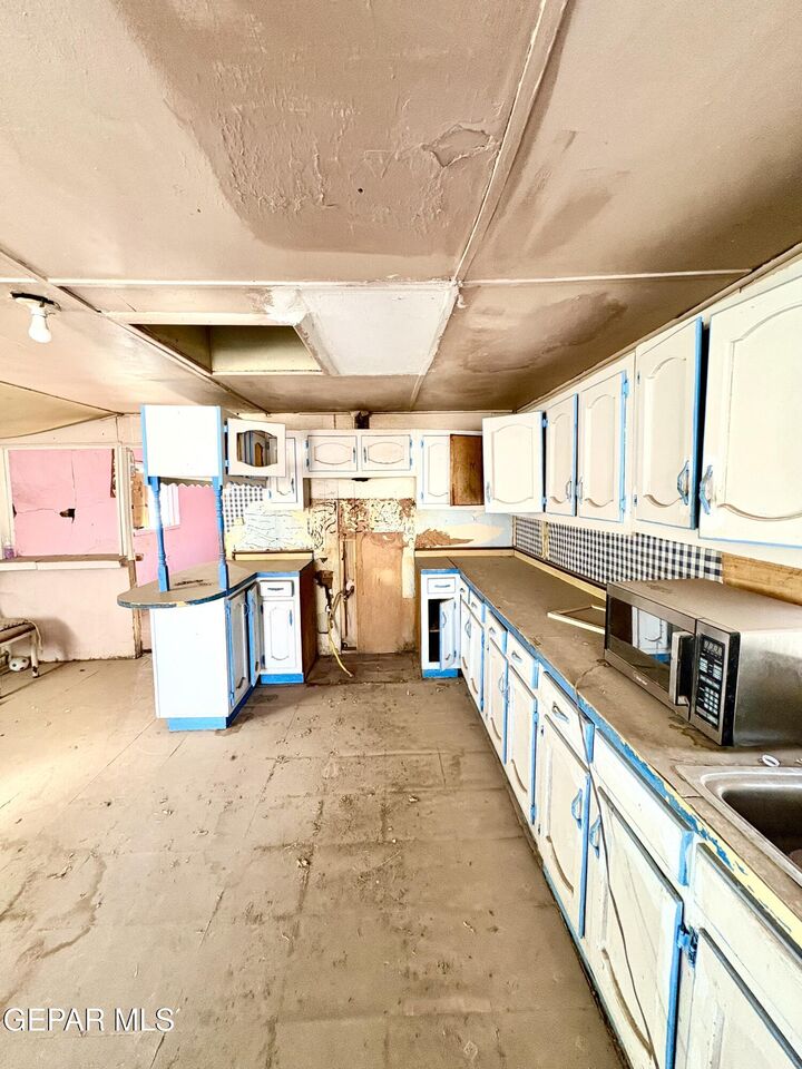 Property Photo: 418 Carmelita Circle TX 79907