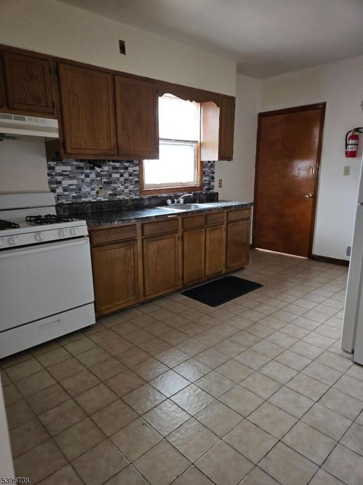 Property Photo: 1081 Stuyvesant Ave NJ 07083