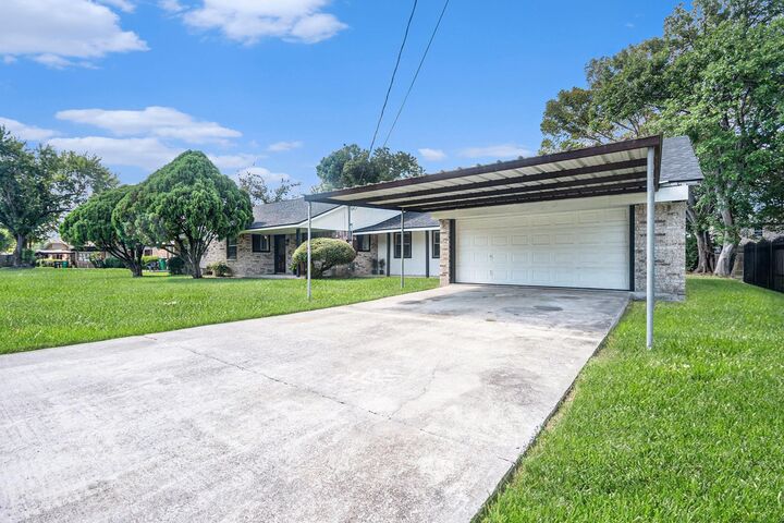 Property Photo:  1507 Donovan  TX 77520 