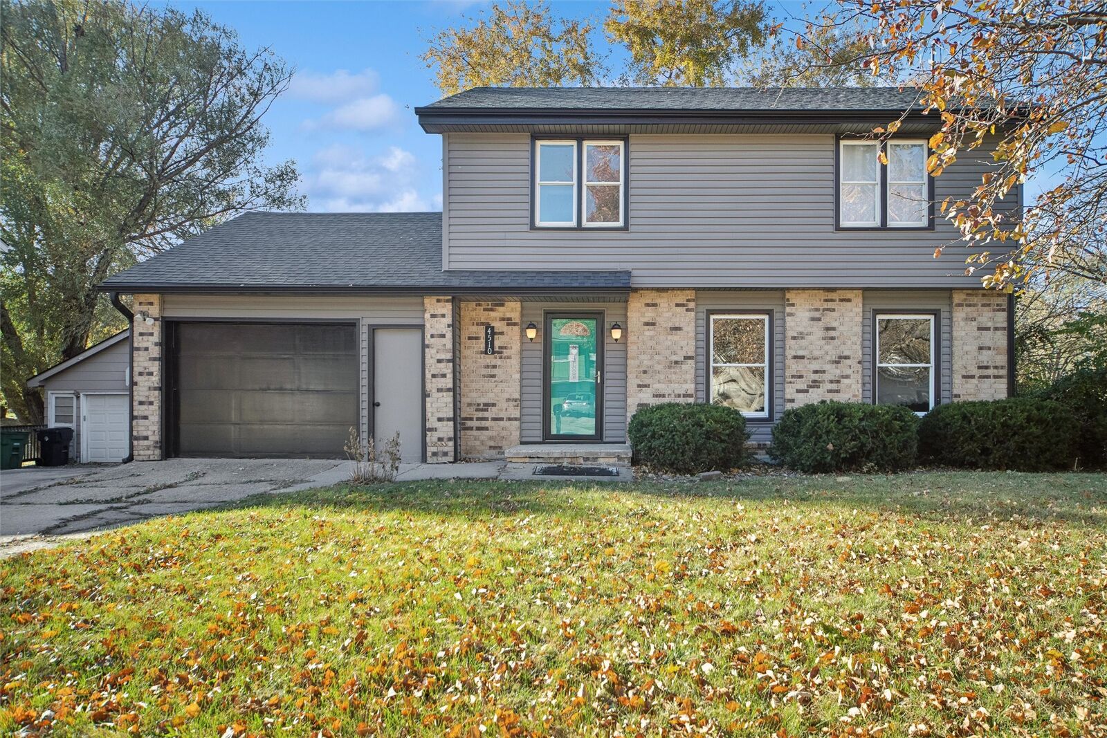 Property Photo:  4510 66th Street  IA 50322 