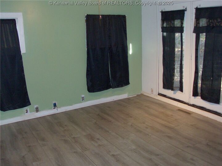 Property Photo: 729 York Avenue WV 25387