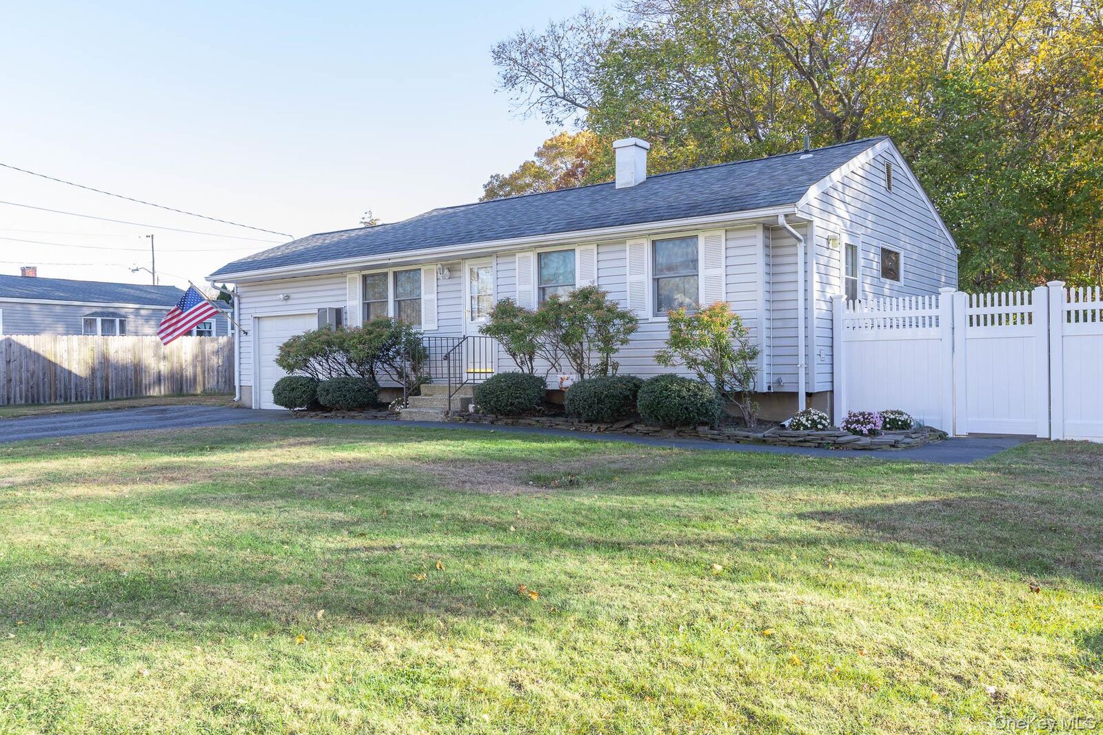 Property Photo:  6 Talbot Lane  NY 11784 