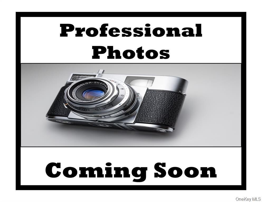 Property Photo:  87 Parkside Drive N  NY 11756 