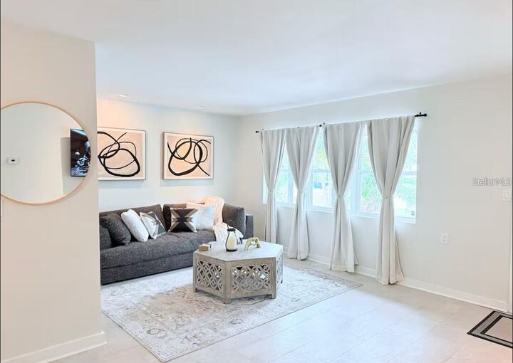 Property Photo: 1558 Delaware Avenue NE FL 33703