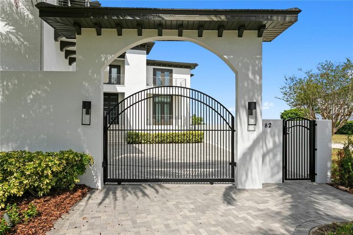 Property Photo:  82 Martinique Avenue  FL 33606 