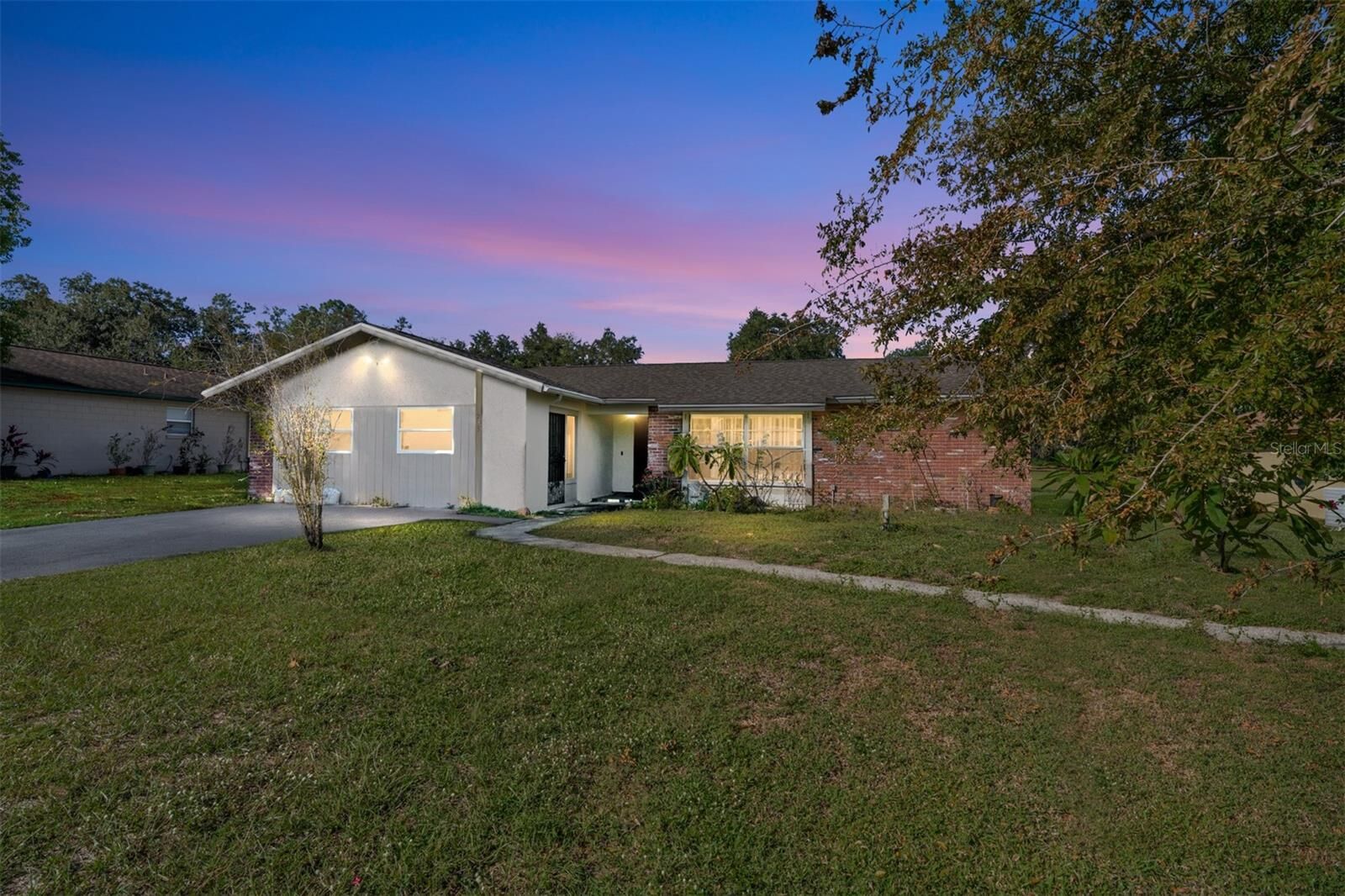 Property Photo: 203 Bentbough Drive FL 34748