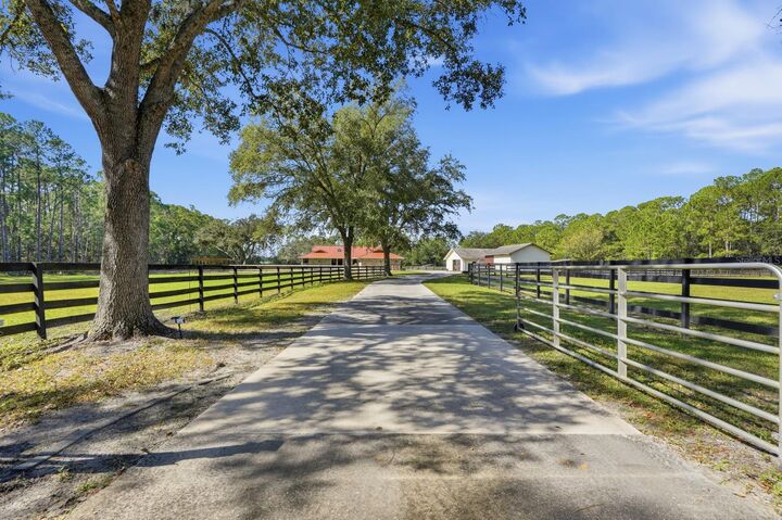 Property Photo: 460 Spring Forest Drive FL 32168