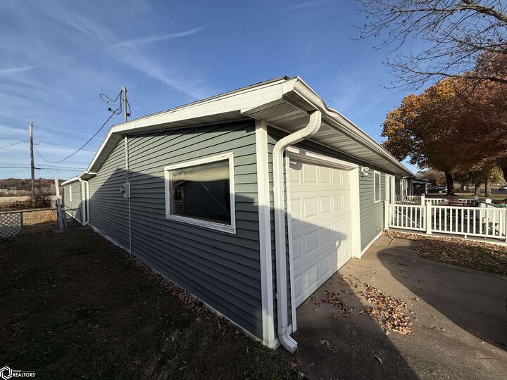 Property Photo:  4315 Avenue L  IA 52627 