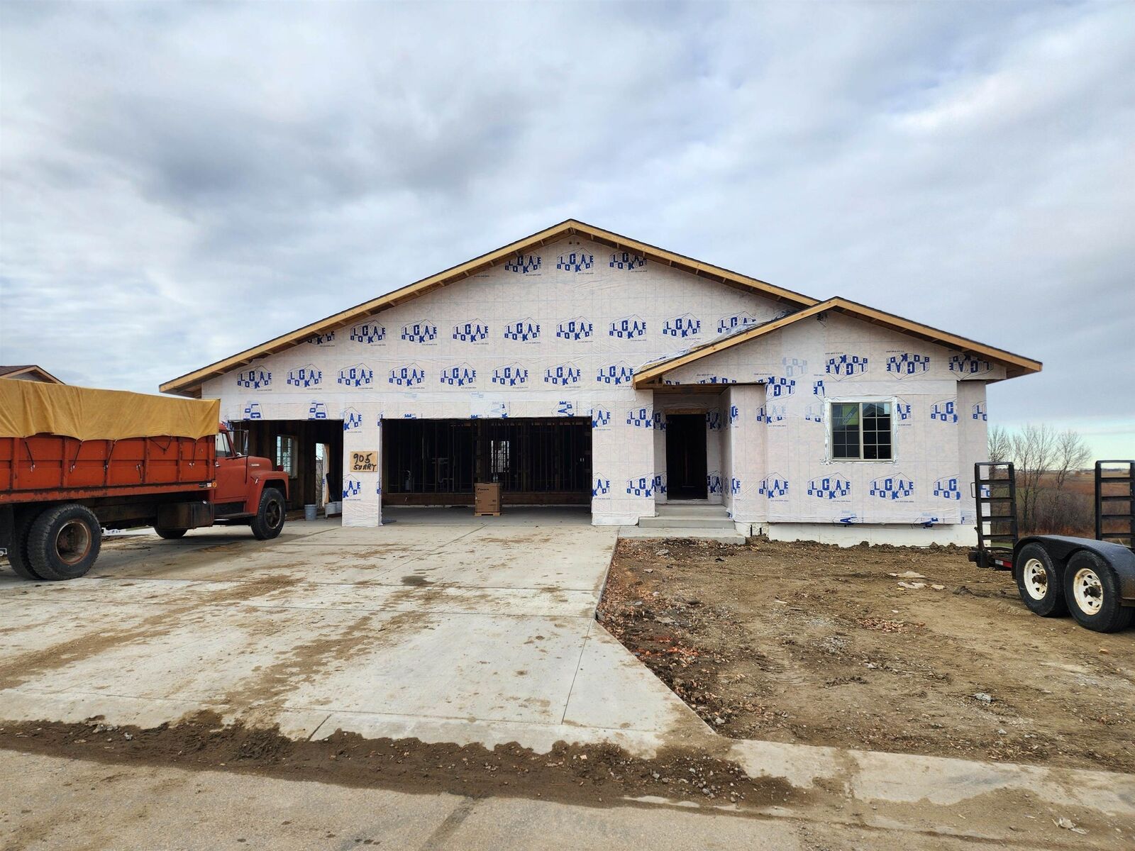 Property Photo: 905 Surrey Ave ND 58785