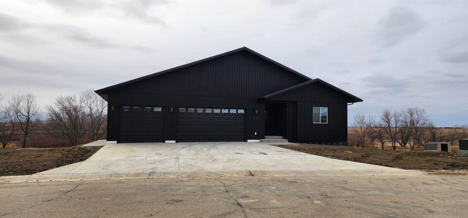 Property Photo: 905 Surrey Ave ND 58785