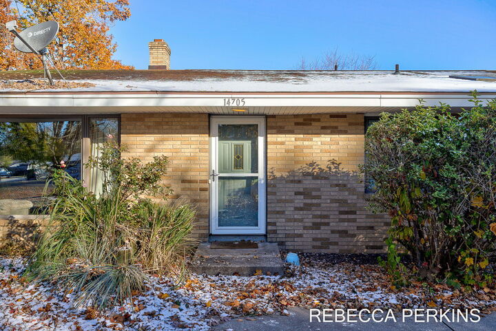 Property Photo: 14705 Valley View Avenue MI 49424