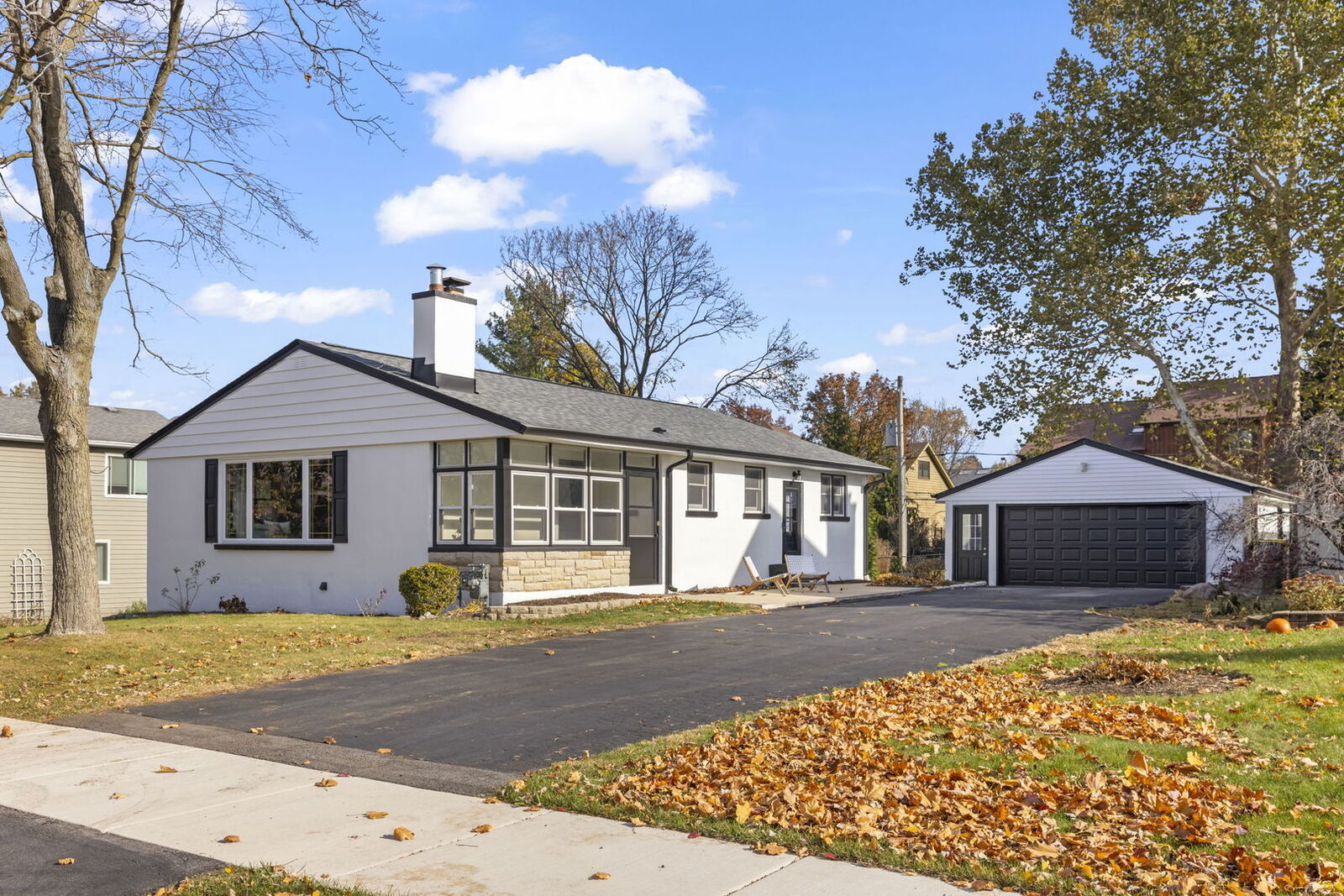 Property Photo:  521 Lindley Avenue  IL 60559 