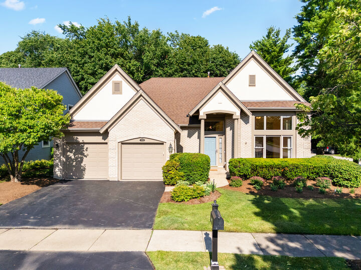 Property Photo: 2803 Wildflower Court IL 60026