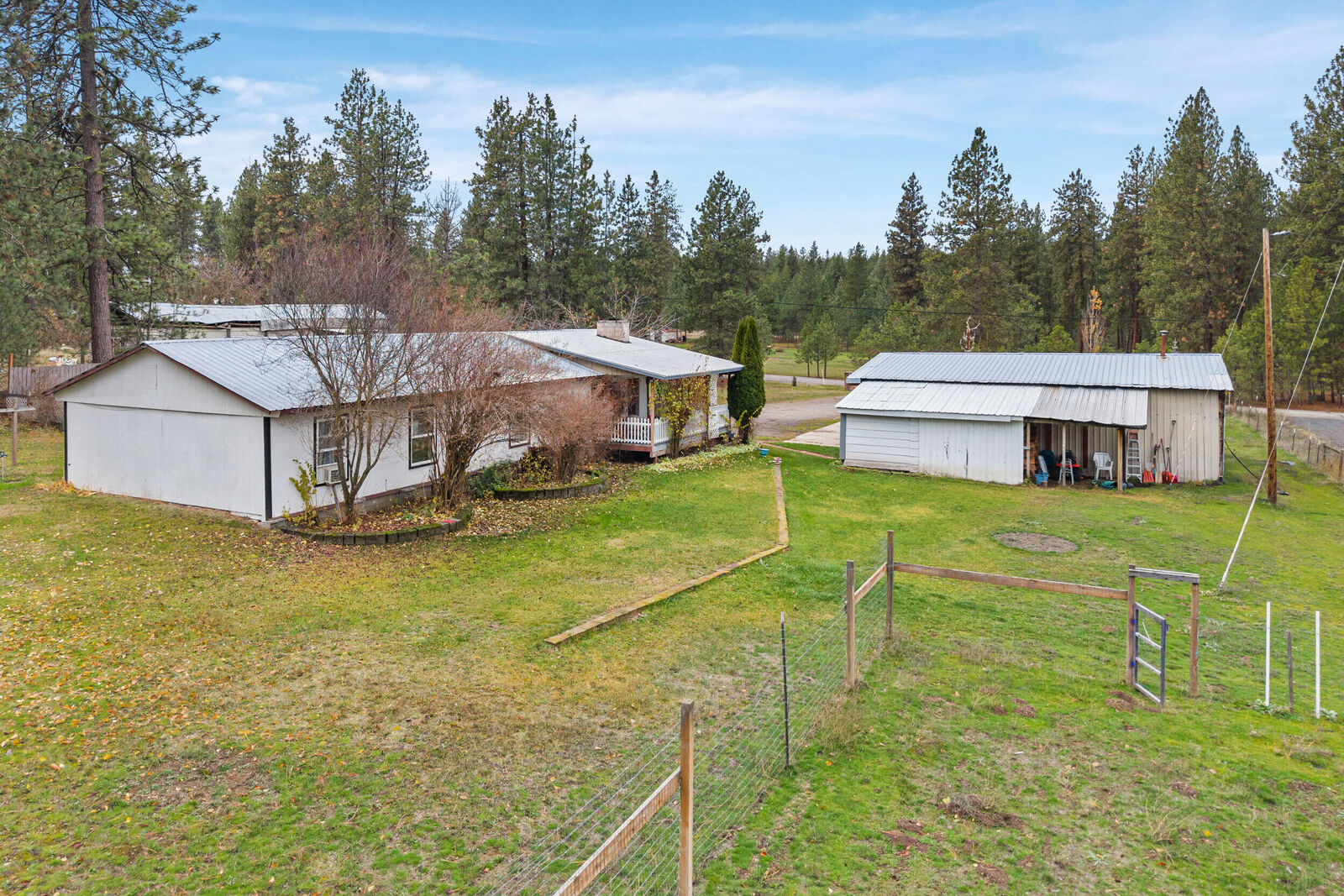 Property Photo: 21018 N Austin Rd WA 99005