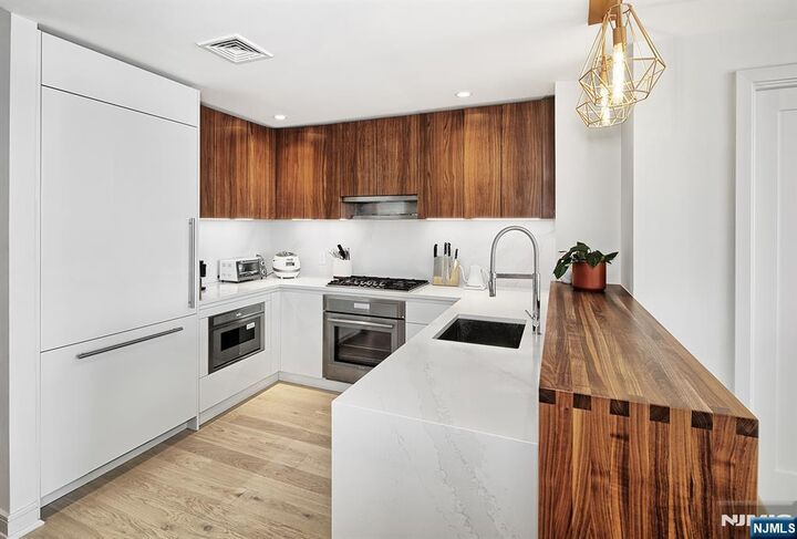 Property Photo: 1000 Maxwell Lane 9A NJ 07030