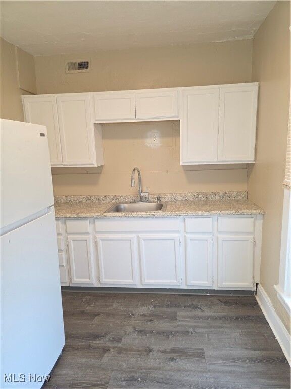 Property Photo: 207 Bath Street Up OH 44035