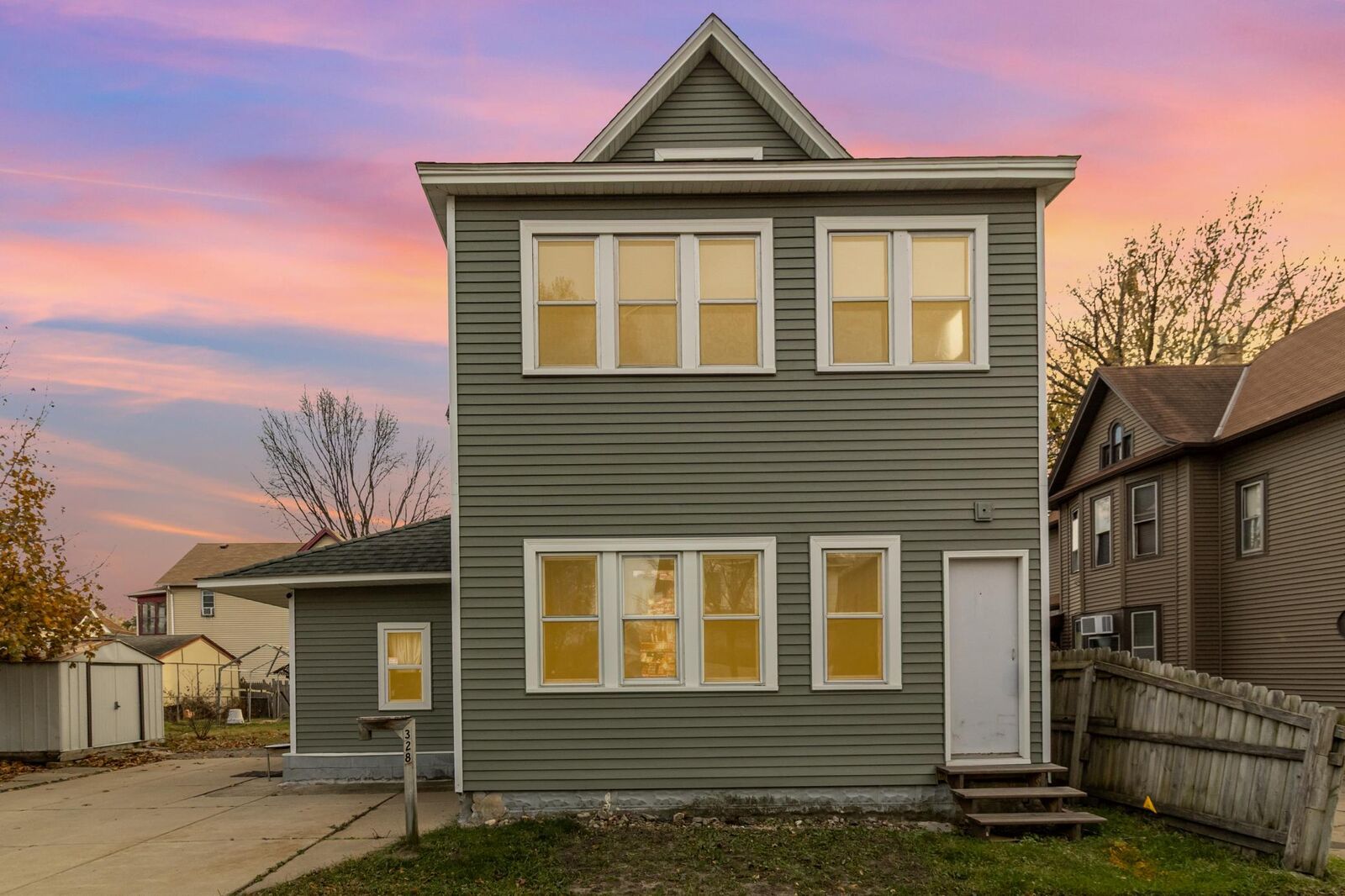 Property Photo:  328 Edmund Avenue  MN 55103 