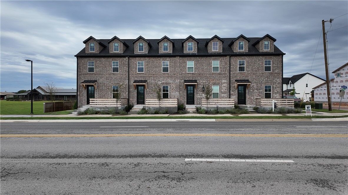 Property Photo:  5902-5910 S Bellview Road  AR 72758 