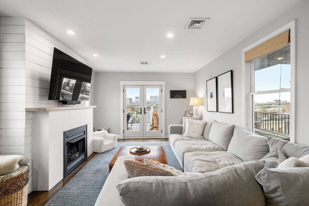 Property Photo: 270 Bunker Hill St 4 MA 02129