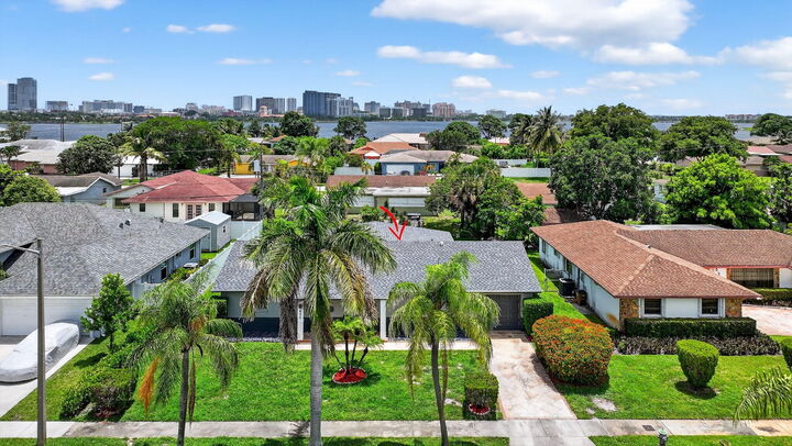 Property Photo: 600 S Mangonia Circle FL 33401