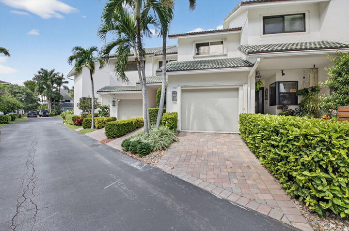 Property Photo:  1029 Boca Cove Lane  FL 33487 