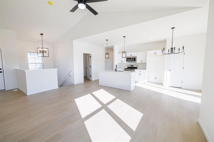 Property Photo:  506 Ridge Court  WI 53576 