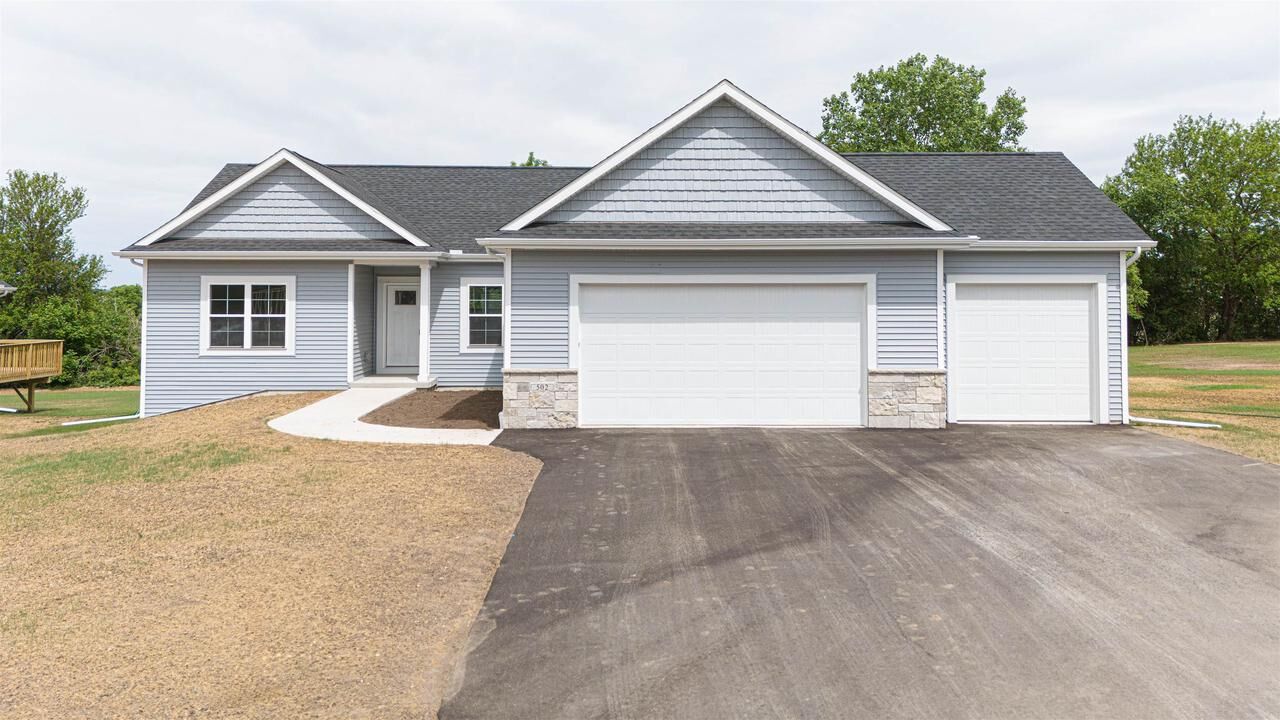 Property Photo: 502 Ridge Court WI 53576