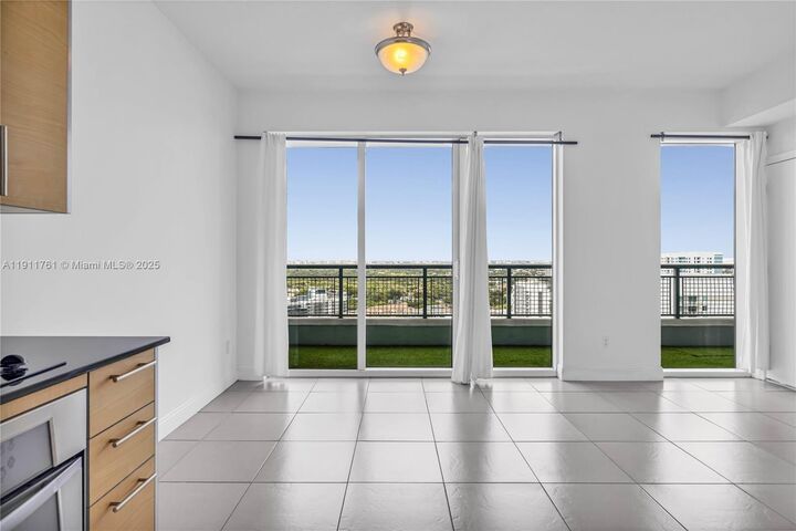 Property Photo: 60 SW 13th St 2119 FL 33130