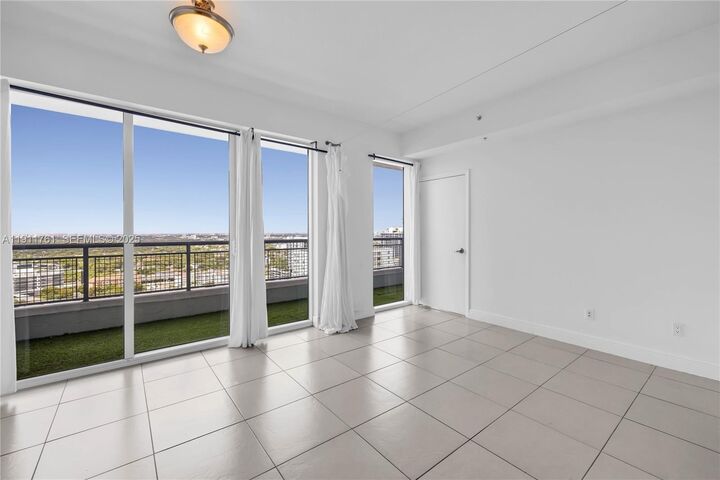 Property Photo: 60 SW 13th St 2119 FL 33130