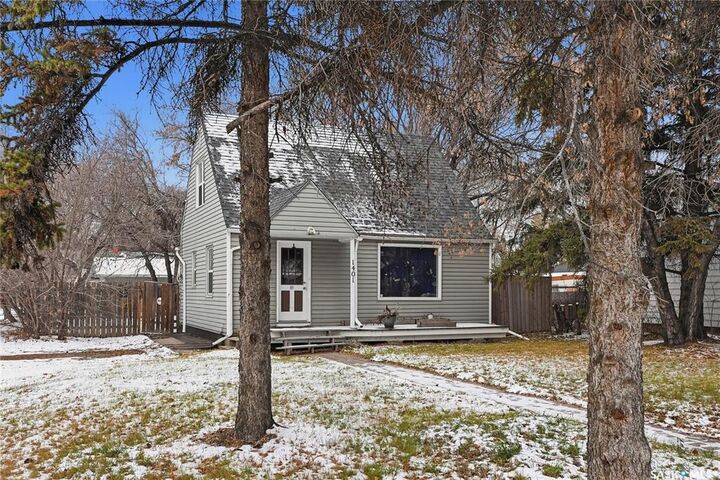Photo de la propriété:  1401 2nd Avenue N  SK S7K 2E7 