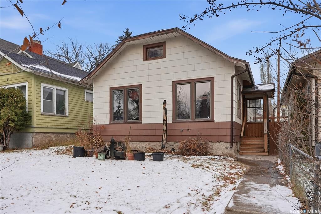 Photo de la propriété:  414 26th Street W  SK S7L 0H9 
