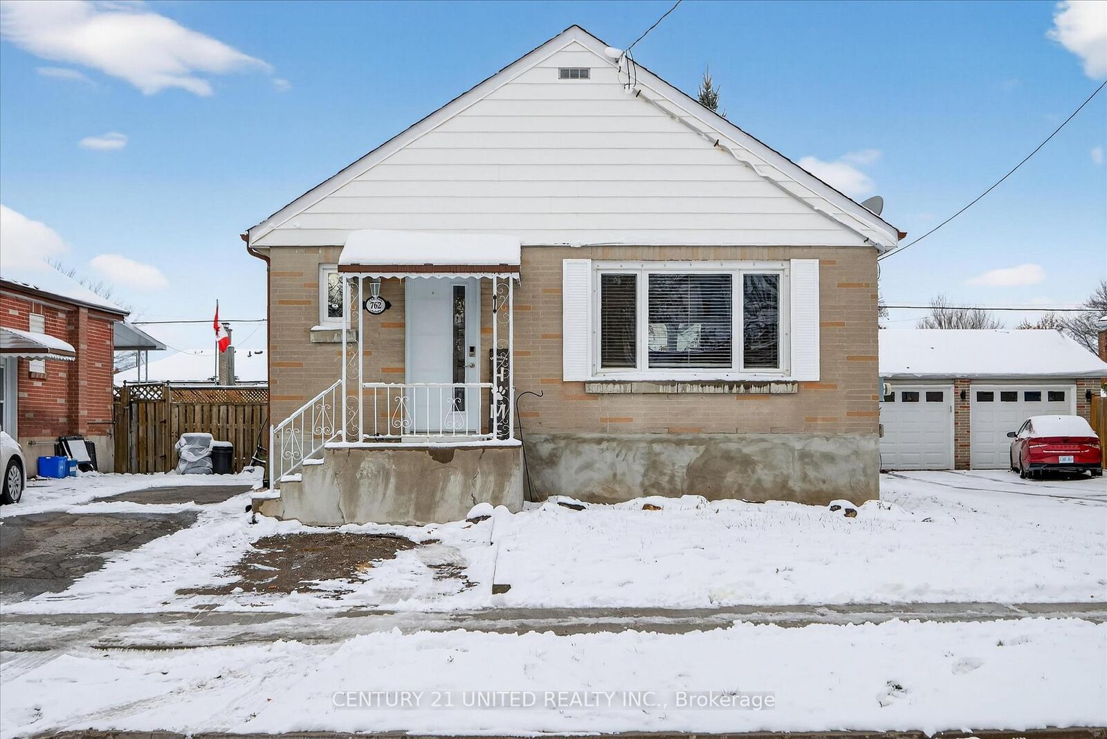 Property Photo:  762 Cameron Street  ON K9J 3Z8 