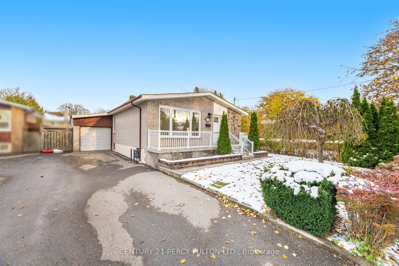 Photo de la propriété: 35 Lynnbrook Drive ON M1H 2M1