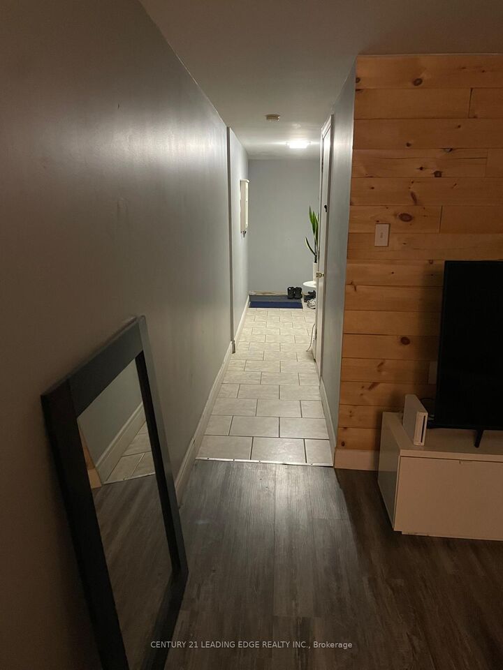 Photo de la propriété:  49 Clappison Boulevard Lower  ON M1C 2G8 