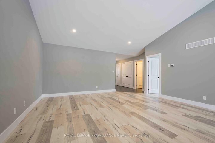 Property Photo: 117 Farrington Crescent ON K0K 2T0