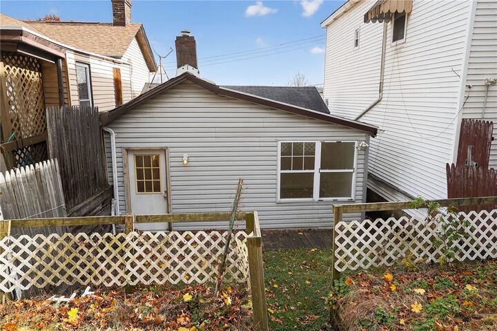 Property Photo: 417 Alexander St PA 15136