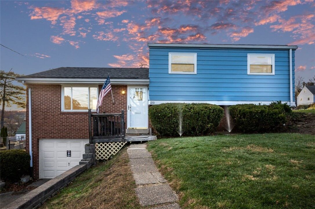 Property Photo: 1210 Linden St PA 15024