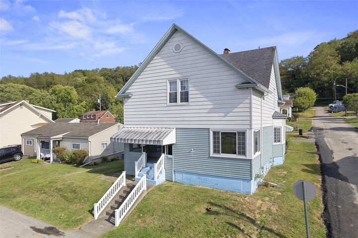Property Photo:  6102 Roslyn St  PA 15135 