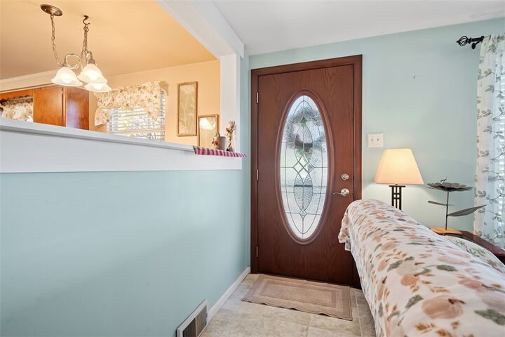 Property Photo:  1324 Park Dr  PA 15108 