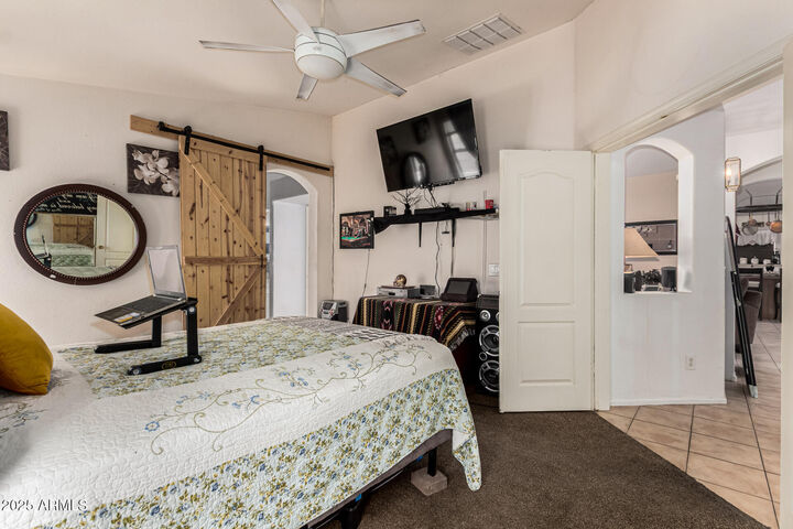 Property Photo: 548 E Embassy Drive AZ 85143