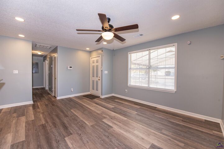 Property Photo:  302 Dunmurry Place  GA 31093 