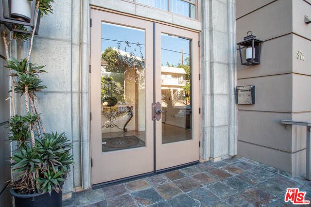 Property Photo: 871 Granville Ave CA 90049