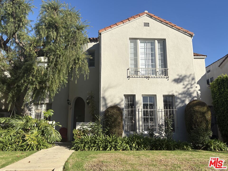 Property Photo: 124 N Mansfield Ave CA 90036