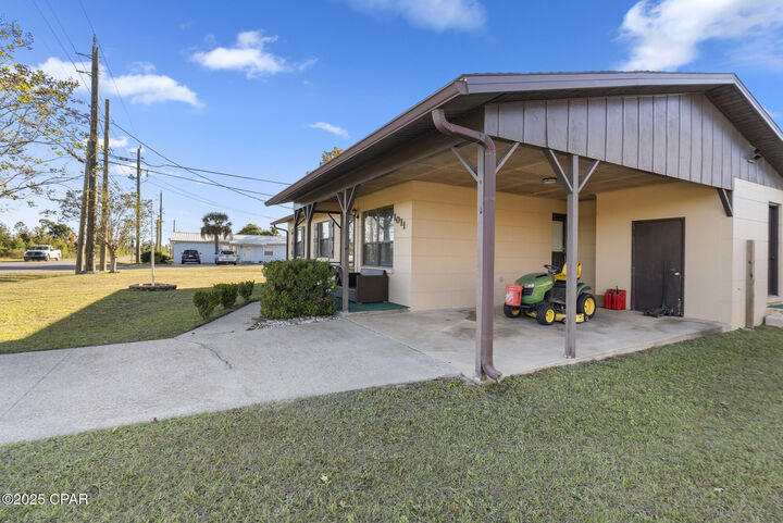 Property Photo: 1011 N Star Avenue FL 32404