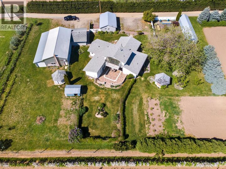 Property Photo: 409 33rd Avenue South BC V0B 1G1