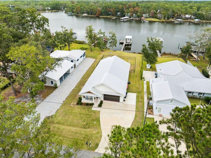Property Photo: 934 Bay Grove Road FL 32439